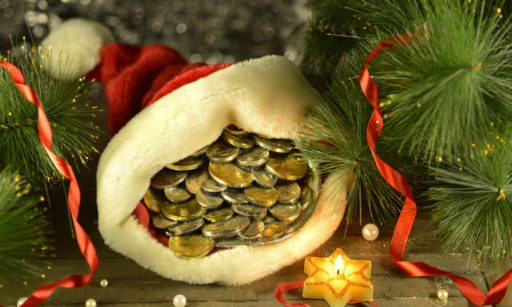 What's the difference between artificial and real Christmas trees?