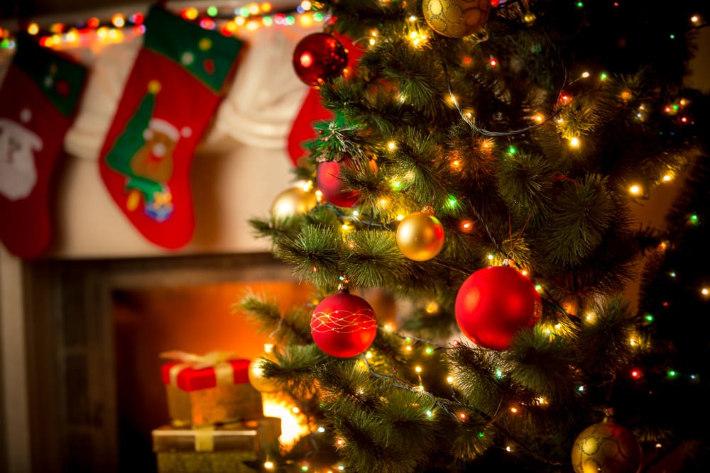 When Should You Take Your Christmas Tree & Decorations Down?